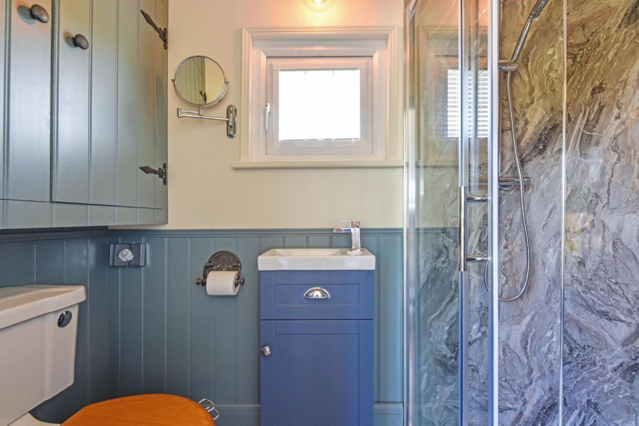 Crabden Shepherd Hut - Blendworth Villa Waterlooville Dış mekan fotoğraf