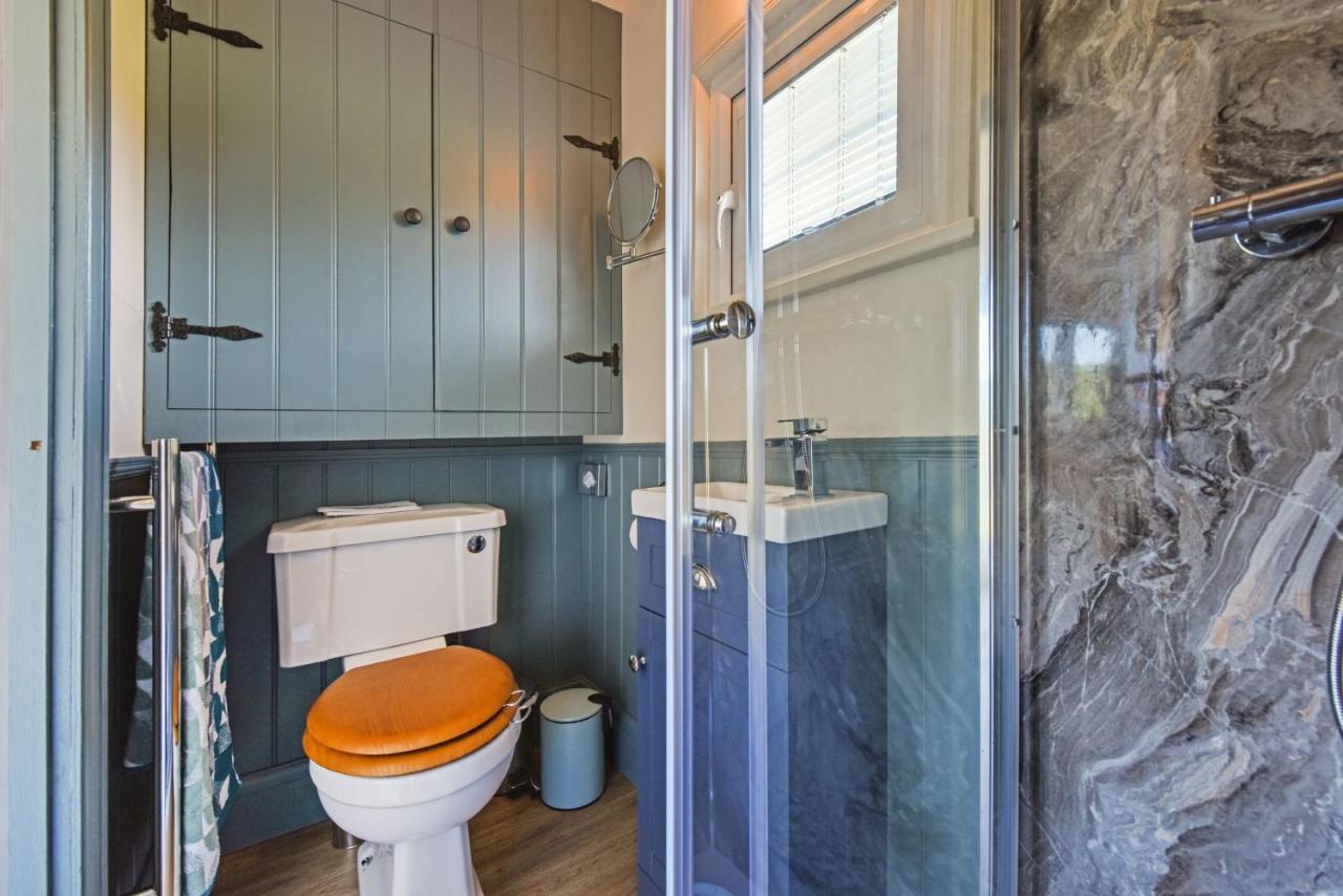 Crabden Shepherd Hut - Blendworth Villa Waterlooville Dış mekan fotoğraf