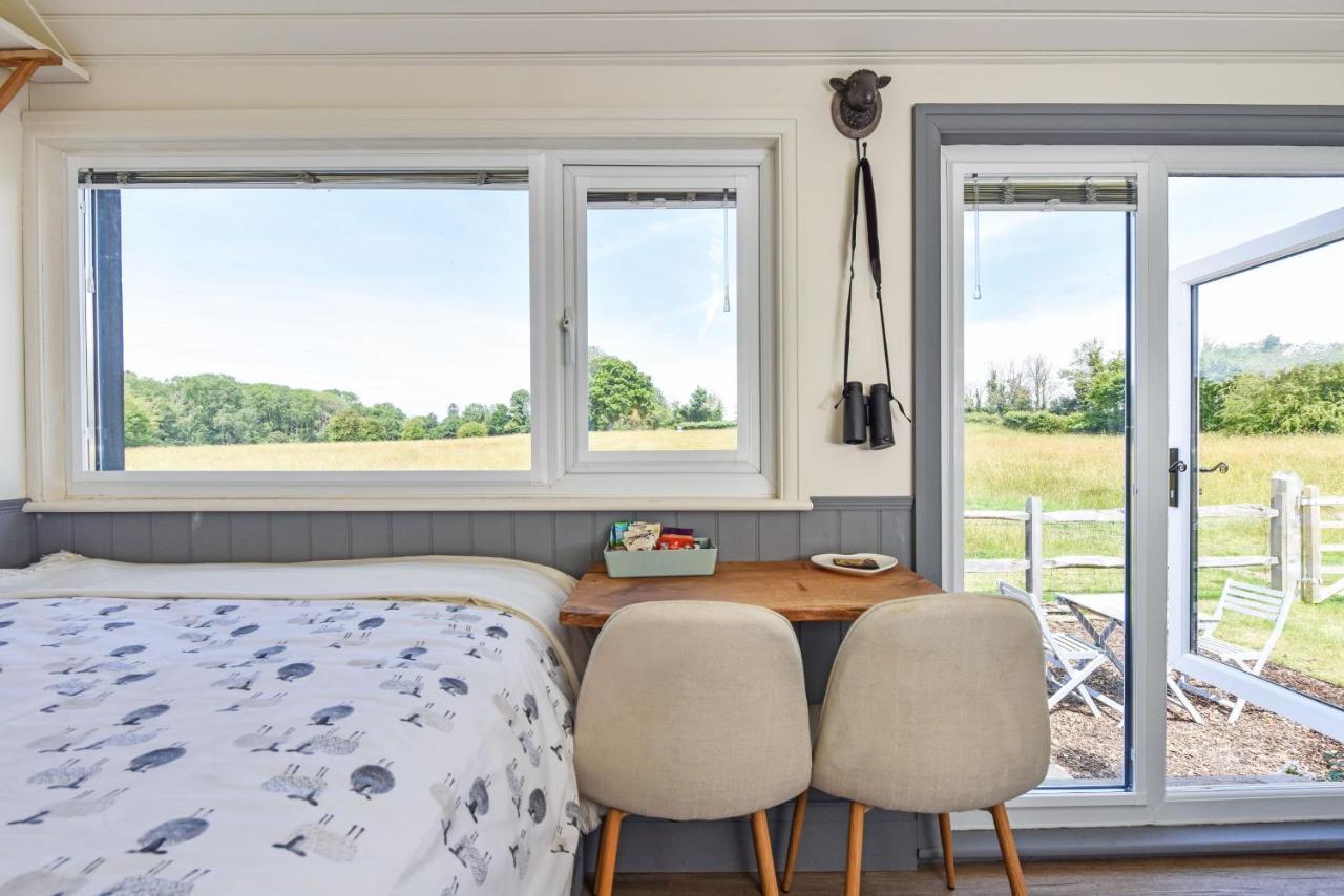 Crabden Shepherd Hut - Blendworth Villa Waterlooville Dış mekan fotoğraf