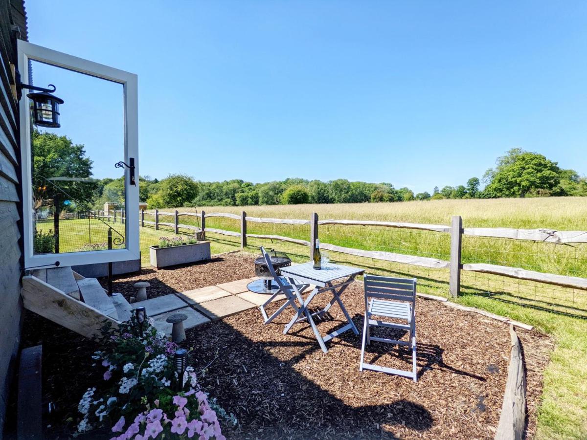 Crabden Shepherd Hut - Blendworth Villa Waterlooville Dış mekan fotoğraf